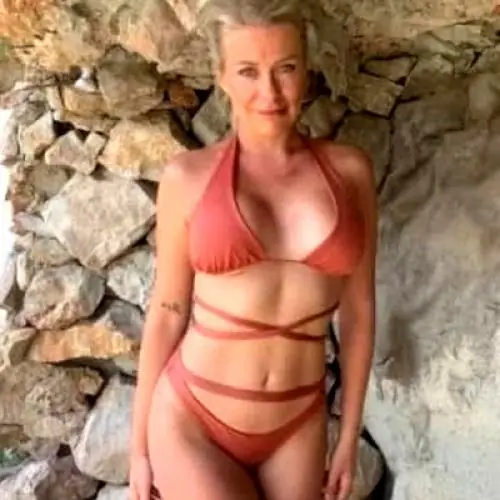 reifesmodel007 image 0