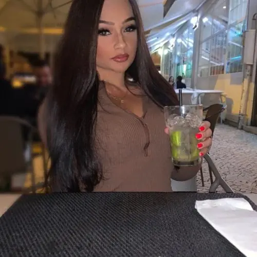 laraistalleine image 0